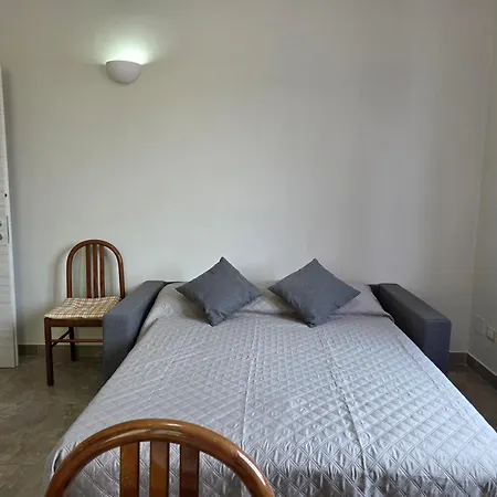 200m From Beach, New Apt, Ac, Wifi *