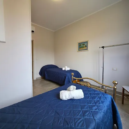 200m From Beach, New Apt, Ac, Wifi *