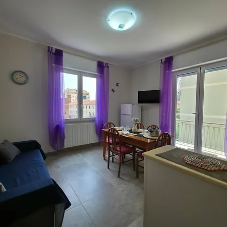 200m From Beach, New Apt, Ac, Wifi