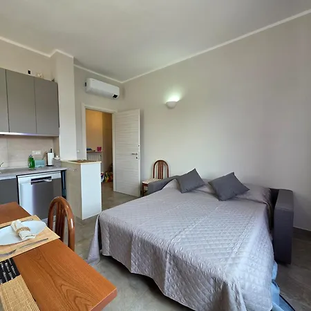 200m From Beach, New Apt, Ac, Wifi Apartment *