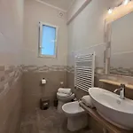 200m From Beach, New Apt, Ac, Wifi Appartement