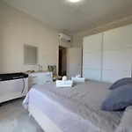 200m From Beach, New Apt, Ac, Wifi *