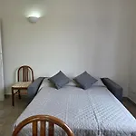 200m From Beach, New Apt, Ac, Wifi *