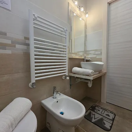 200m From Beach, New Apt, Ac, Wifi דירה *