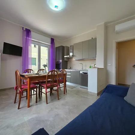 200m From Beach, New Apt, Ac, Wifi Lejlighed *