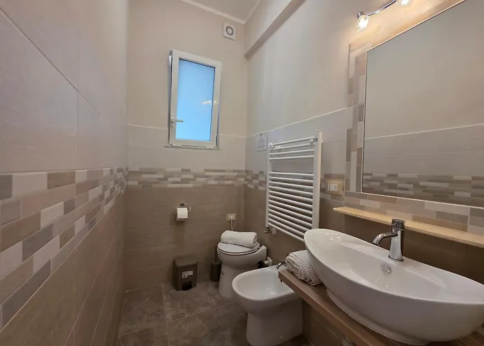 200m From Beach, New Apt, Ac, Wifi Lejlighed