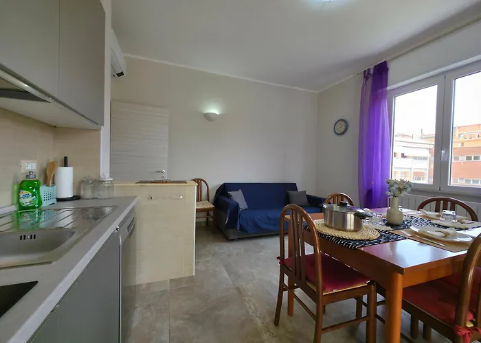 200m From Beach, New Apt, Ac, Wifi *