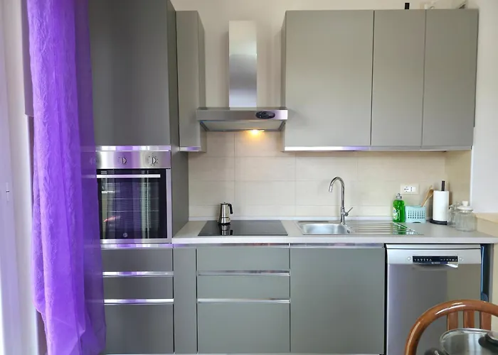 200m From Beach, New Apt, Ac, Wifi Lejlighed