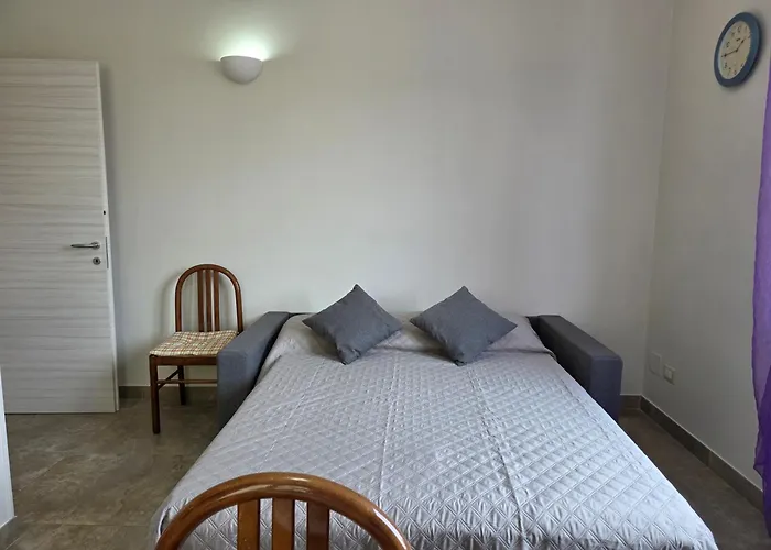 200m From Beach, New Apt, Ac, Wifi *