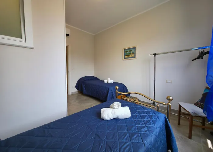 200m From Beach, New Apt, Ac, Wifi *